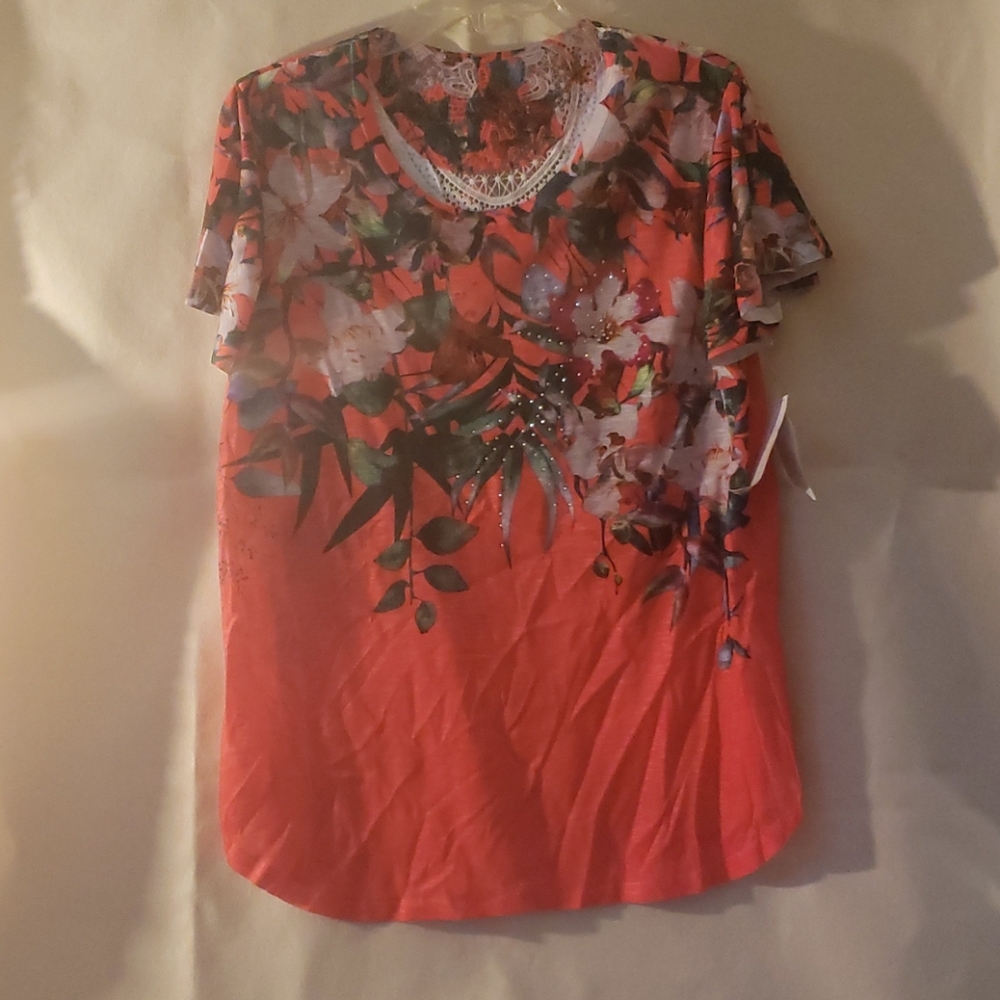 *NEW*Womans Lace Back Tee